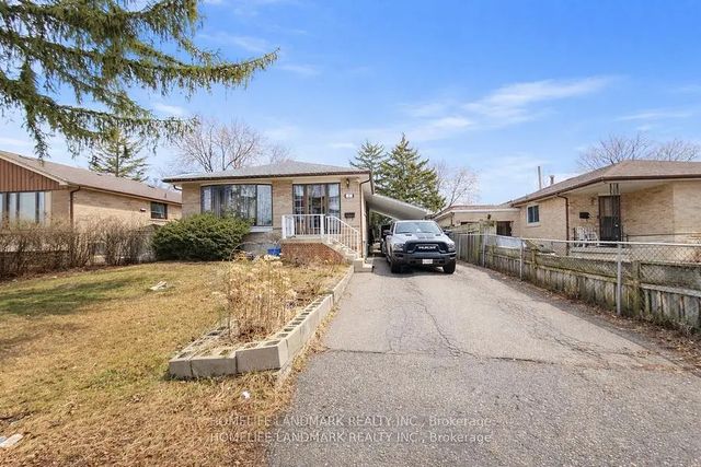 7 Burtonwood Crescent, Toronto W10