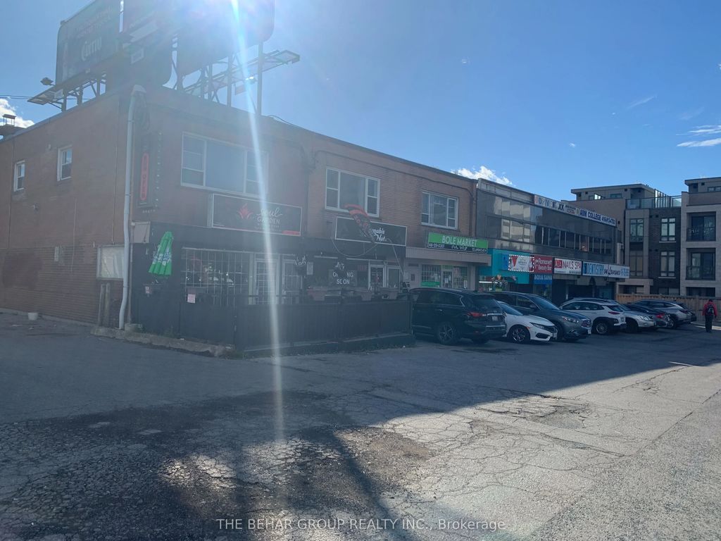 699 Lawrence Avenue W Unit A, Toronto W04