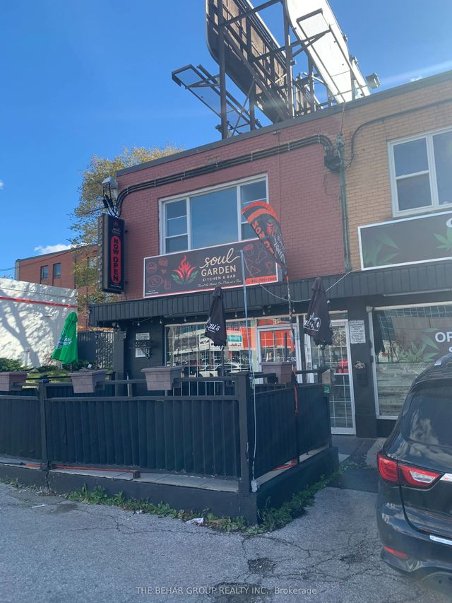 699 Lawrence Avenue W Unit A, Toronto W04