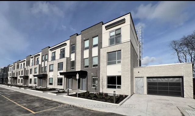 62 Dixfield Drive 121, Toronto W08