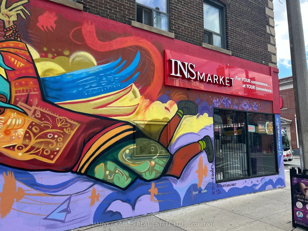 978 Bloor Street, Toronto W02
