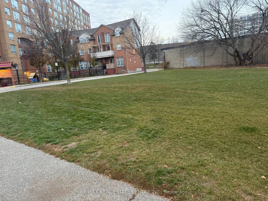 W/s Keele St N/a, Toronto W04