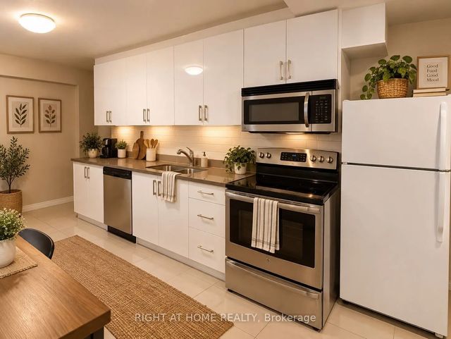 332 Salem Avenue A, Toronto W02