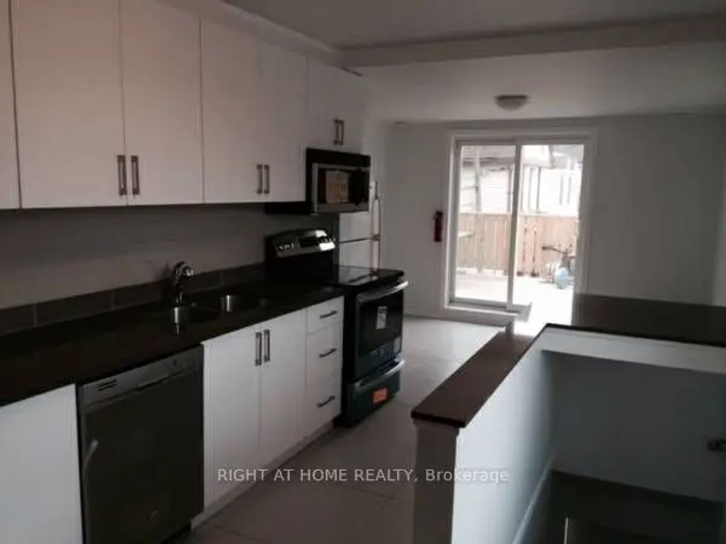 332 Salem Avenue A, Toronto W02