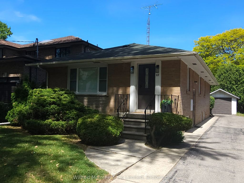69 Haliburton Avenue, Toronto W08