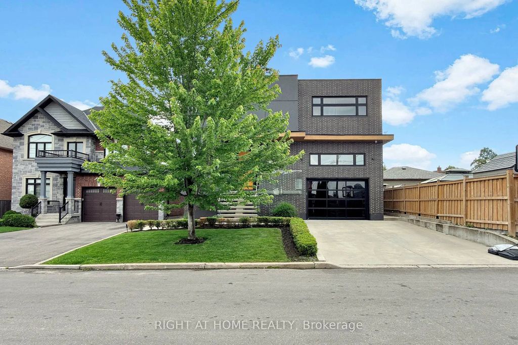 2931 Lansdowne Avenue, Toronto W04