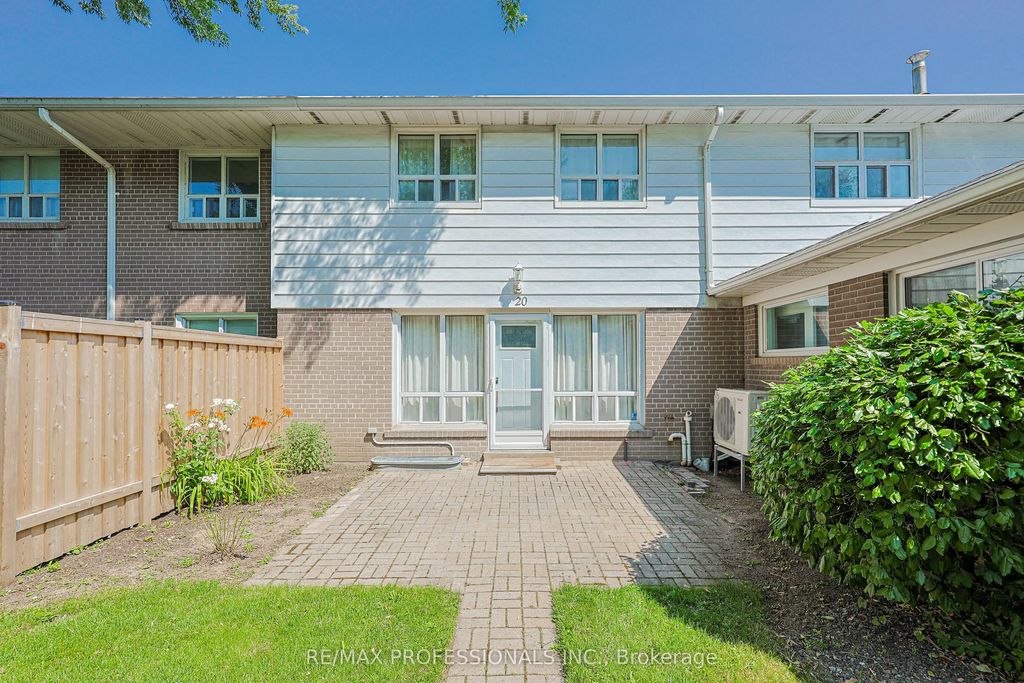 160 Carsbrooke Road 20, Toronto W08