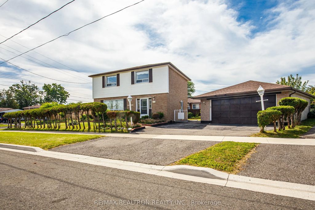 62 Hullmar Drive, Toronto W05