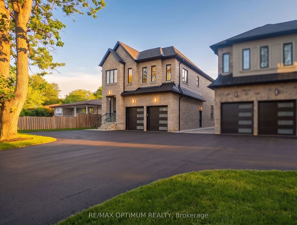 30 Mclaughlin Road N, Brampton