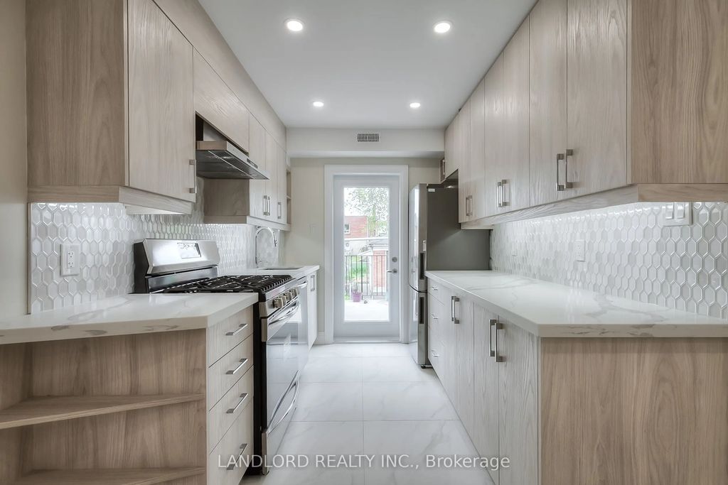 36 Yore Road Main, Toronto W04