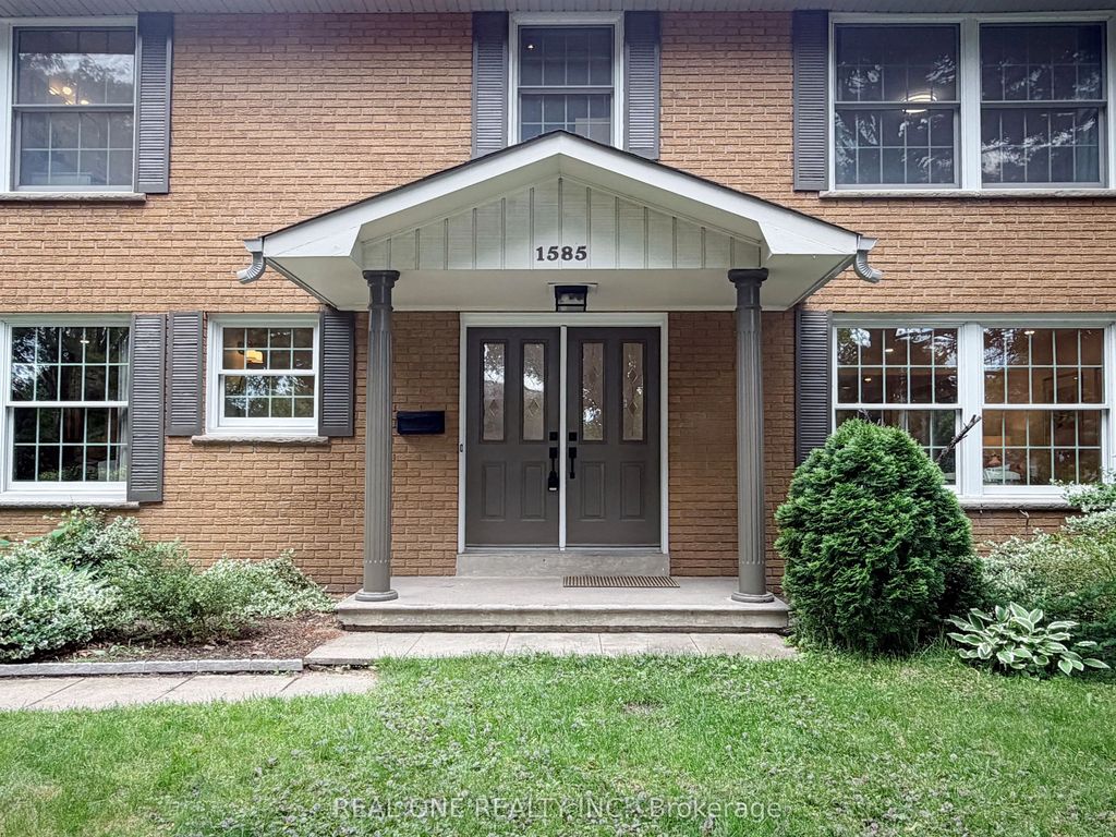 1585 Crombie Road, Mississauga