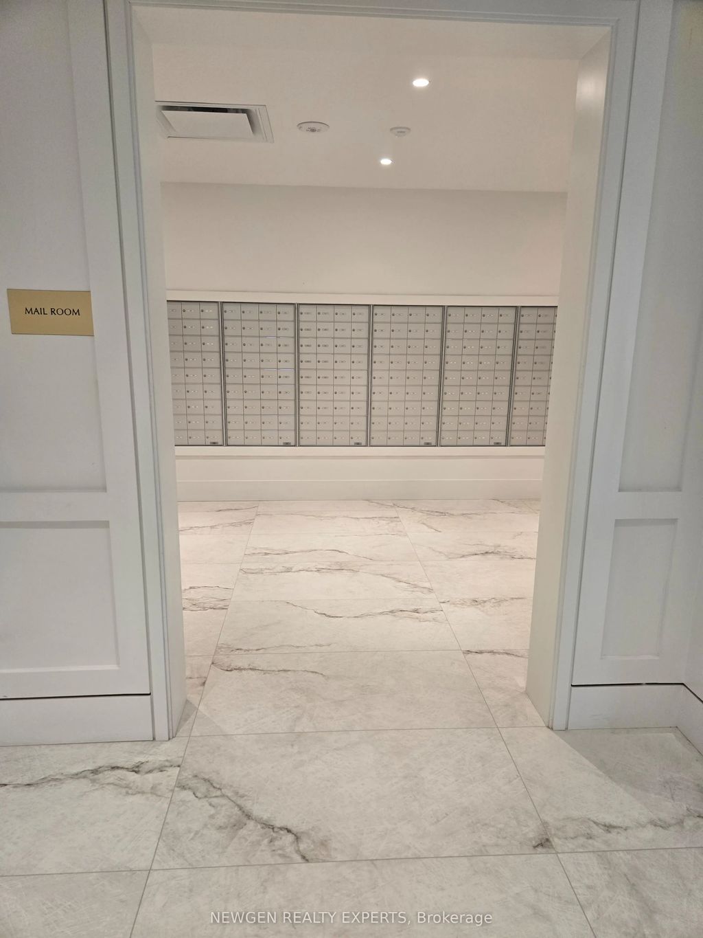 4010 Eglinton Avenue W 414, Toronto W09