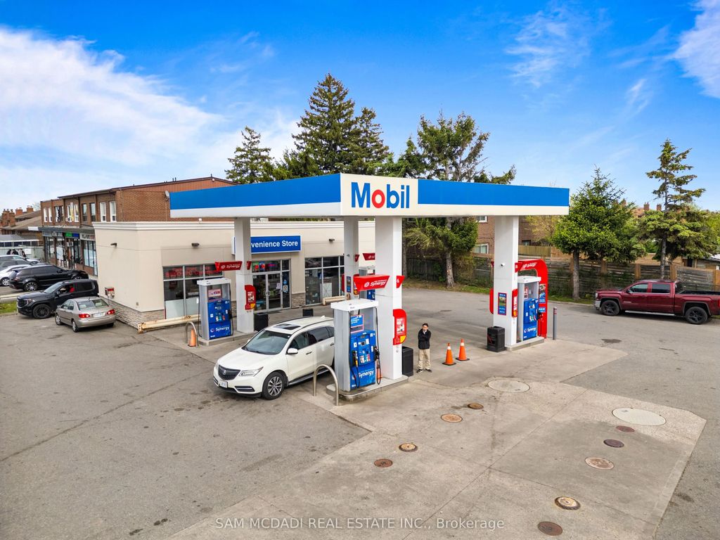 6199 Steeles Avenue W, Toronto W05