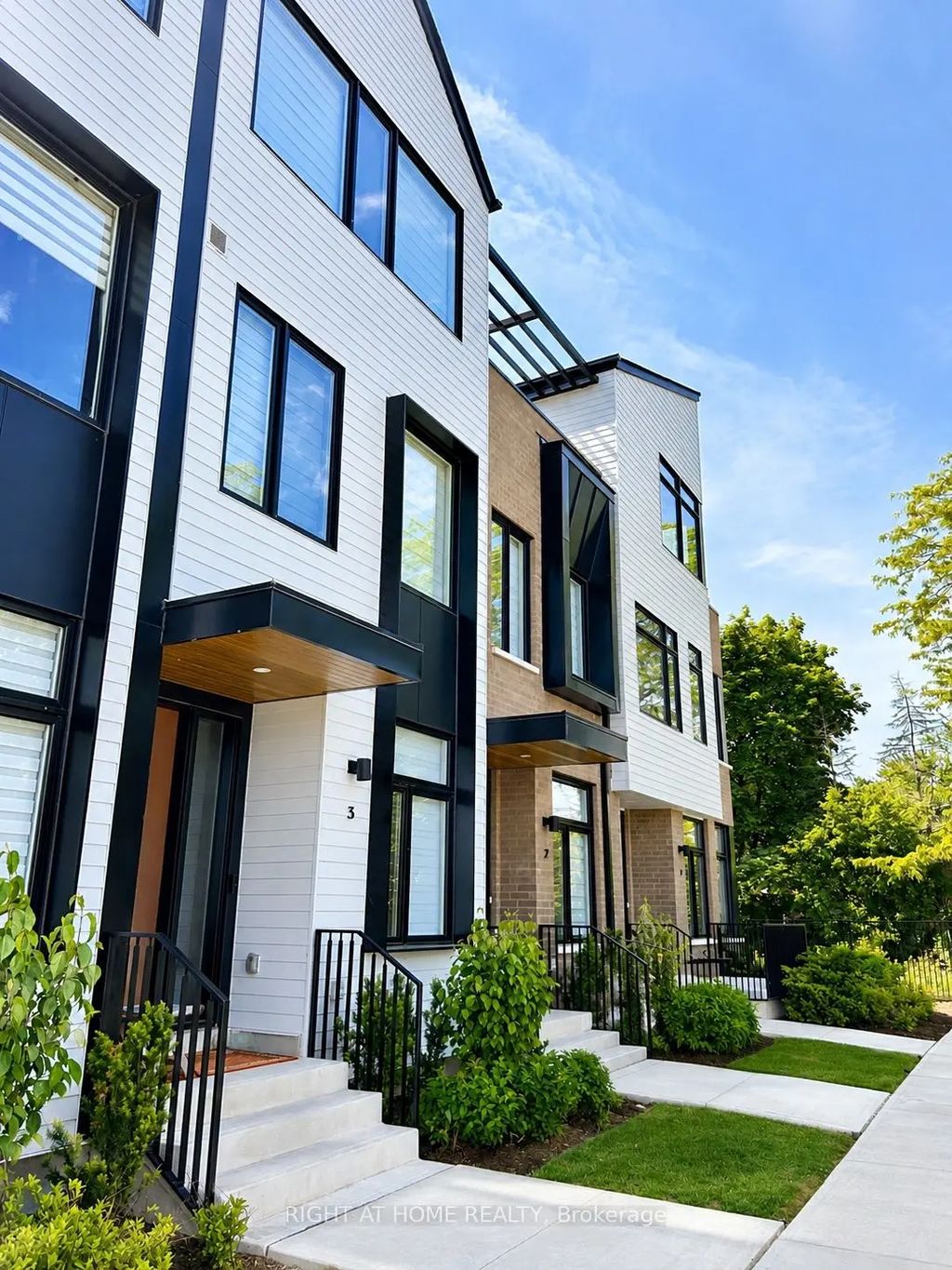 10 Lou Parsons Way 3, Mississauga