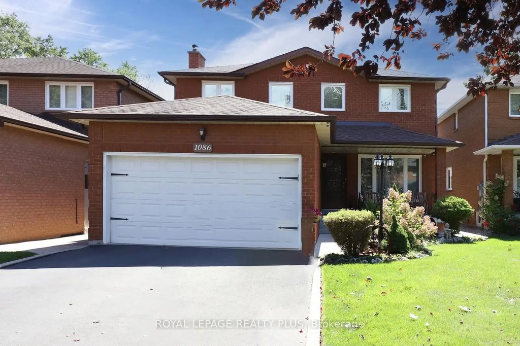 1086 Hedge Drive, Mississauga