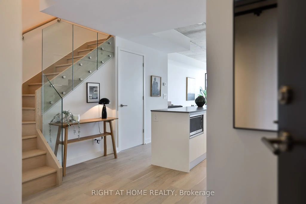 2720 Dundas Street W 604, Toronto W02