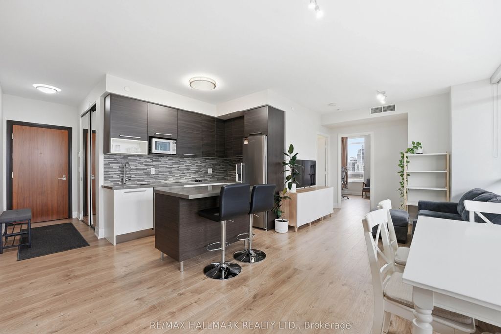 36 Park Lawn Road 710, Toronto W06
