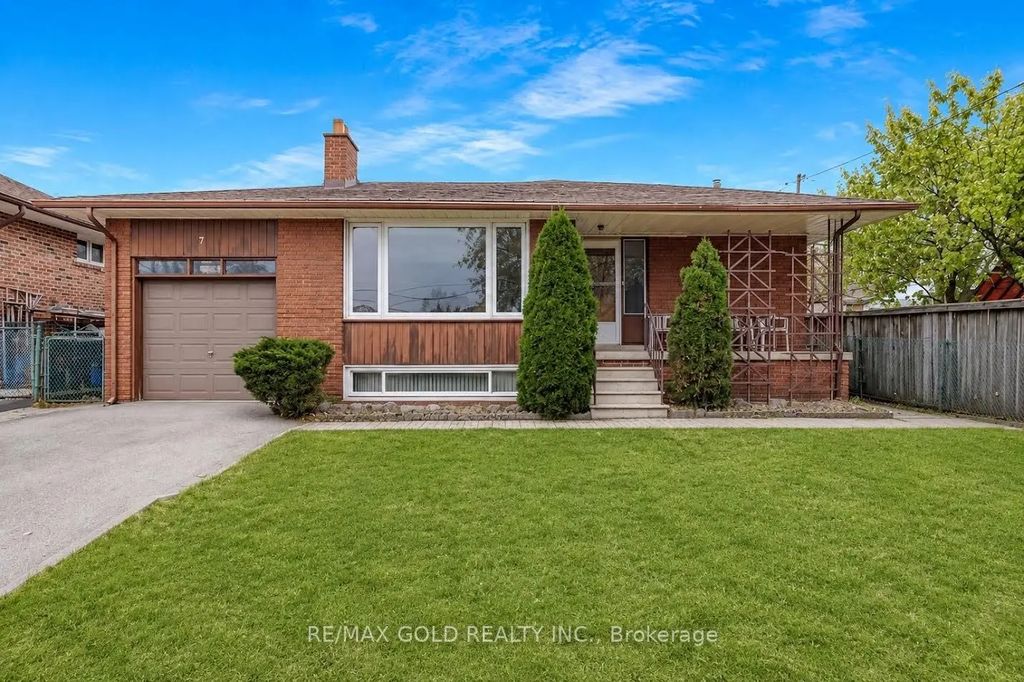7 Larchmere Avenue, Toronto W05