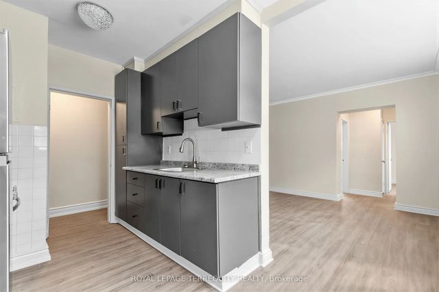 2550 Keele Street 3, Toronto W04
