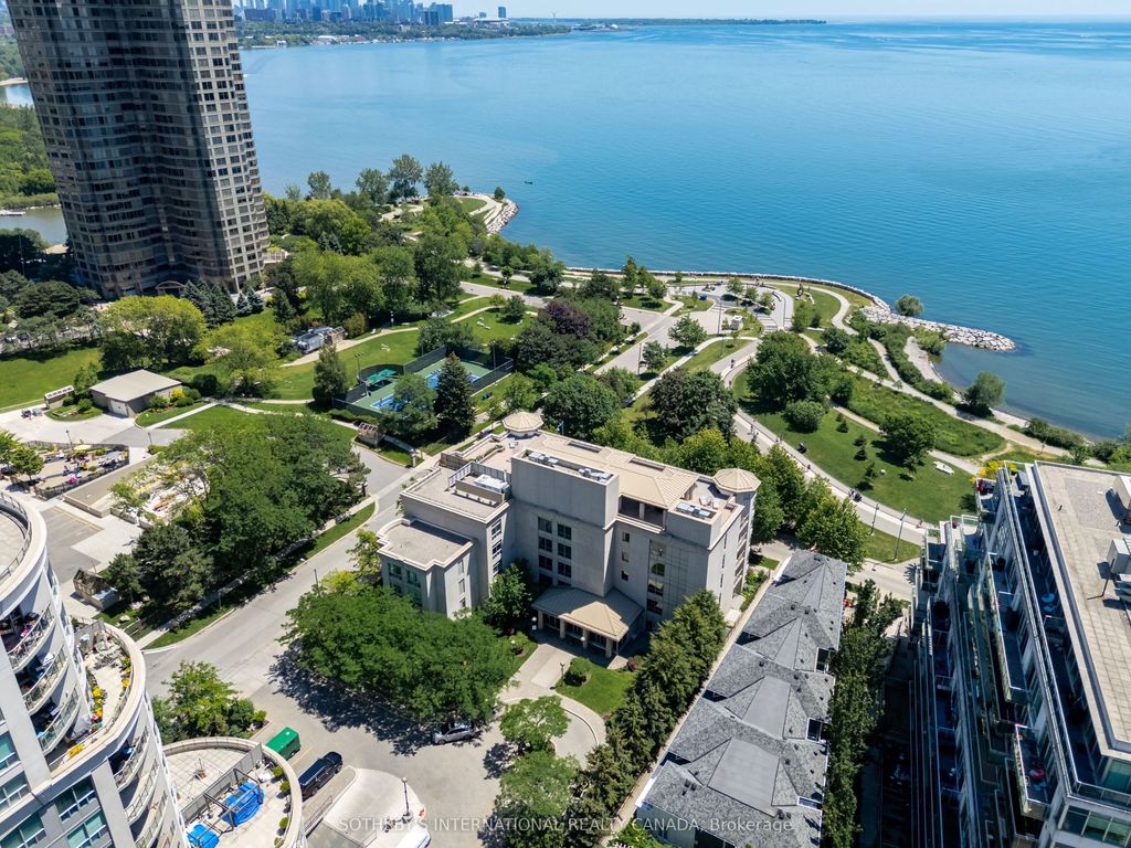 80 Palace Pier Court 302, Toronto W06