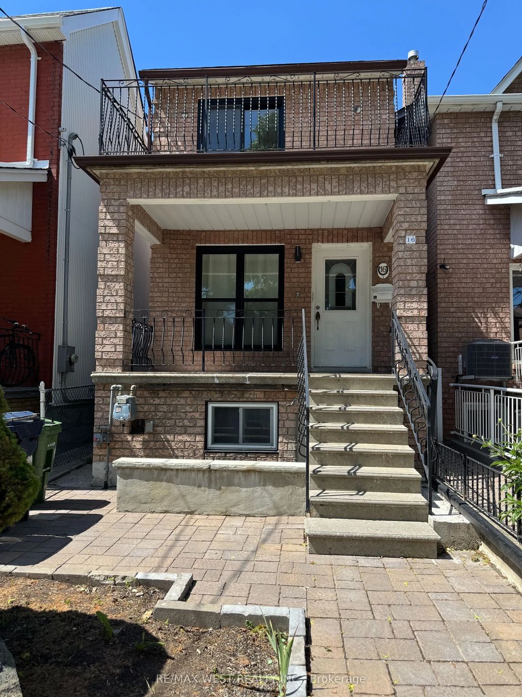 16 Armstrong Avenue, Toronto W02