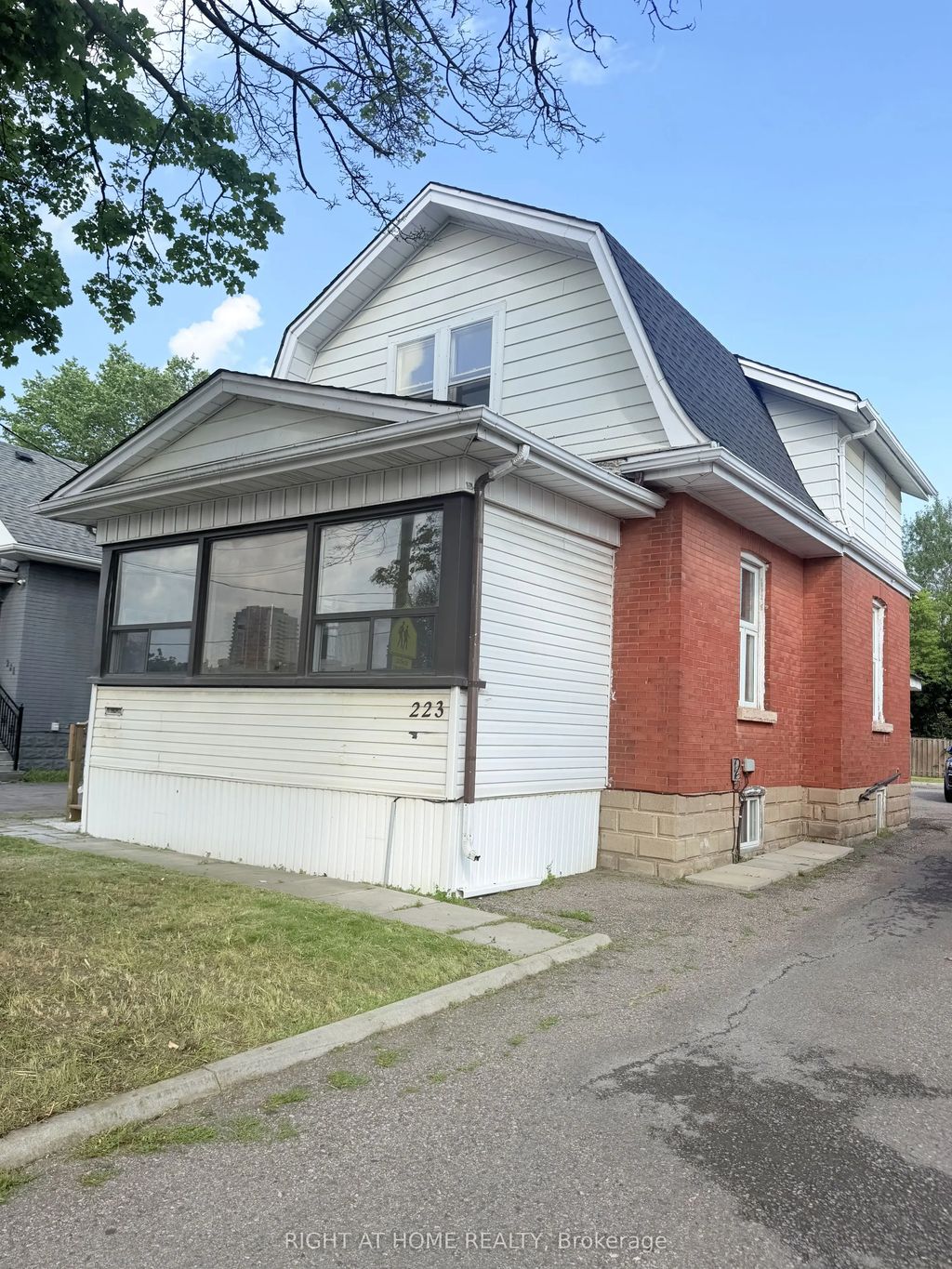 223 Queen Street W, Brampton