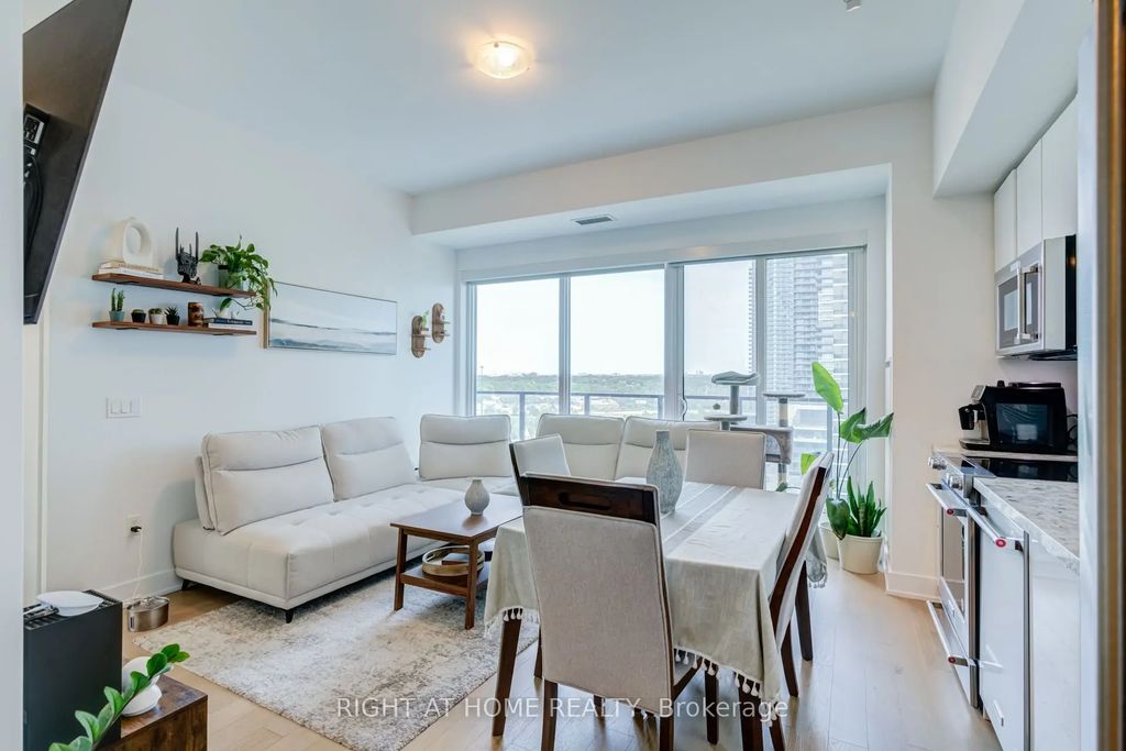 30 Shore Breeze Drive 1413, Toronto W06