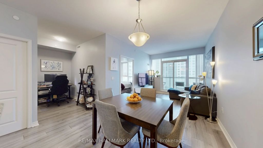 349 Rathburn Road W 910, Mississauga