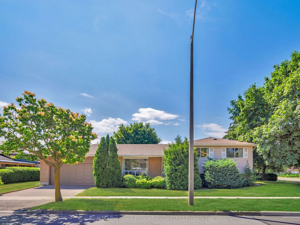 1 Mosswood Lane, Toronto W10