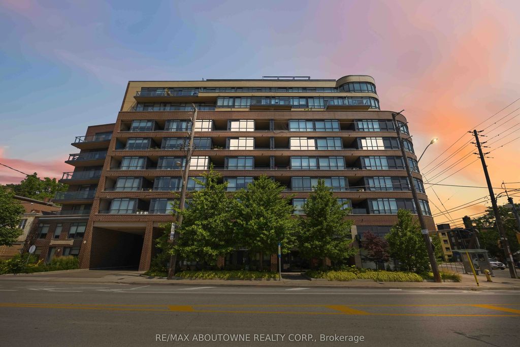 11 Superior Avenue 904, Toronto W06