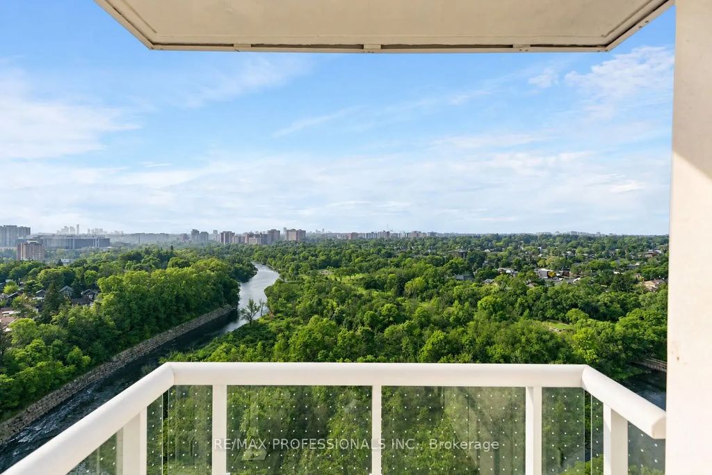 10 Wilby Crescent 1603, Toronto W04