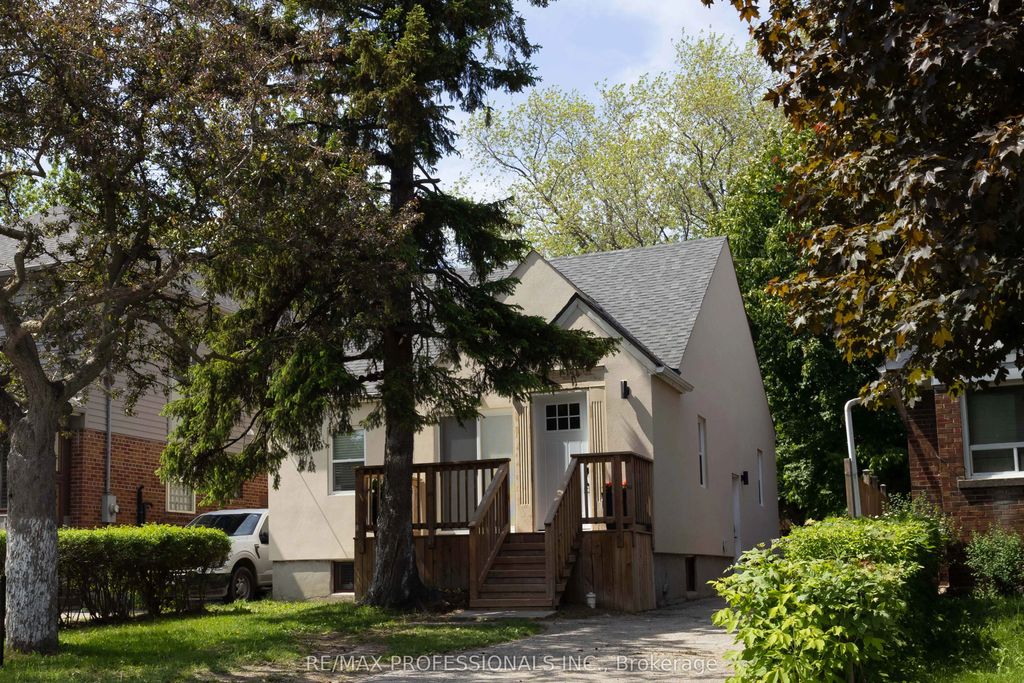 76 Macdonald Street, Toronto W06