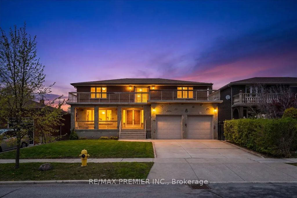 100 Hallsport Crescent, Toronto W05
