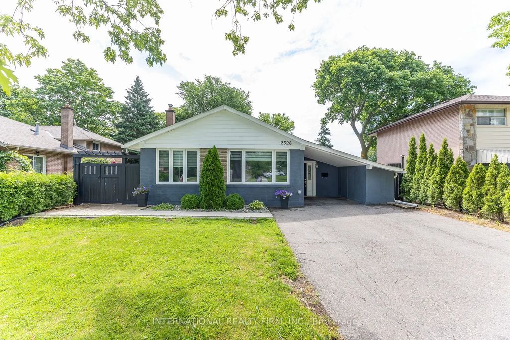 2528 Truscott Drive, Mississauga