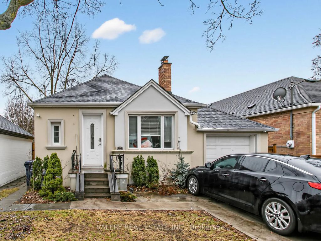 133 Meadowvale Drive Lower, Toronto W07
