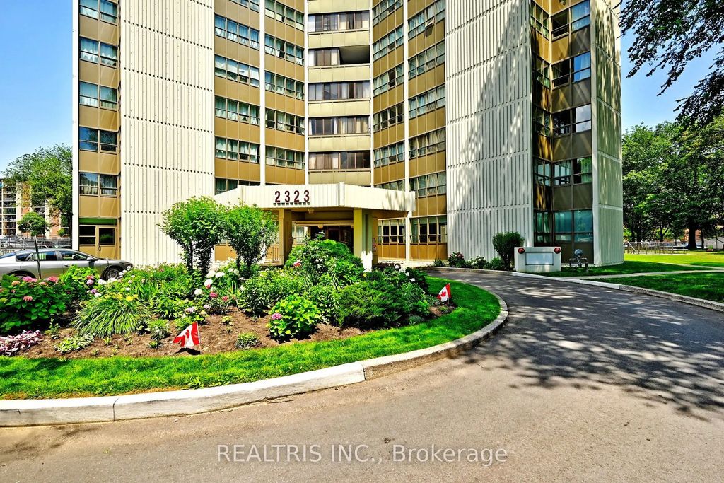 2323 Confederation Parkway 807, Mississauga