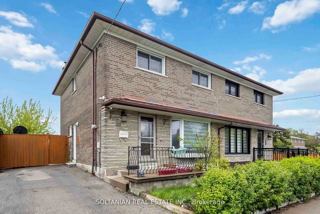 102 Elnathan Crescent, Toronto W05