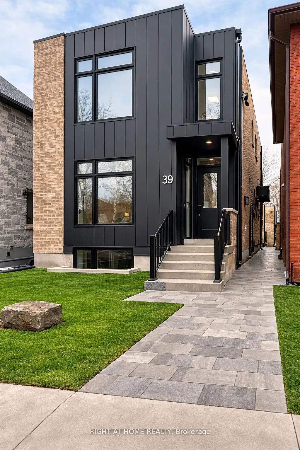 39 Fifteenth Street 2, Toronto W06