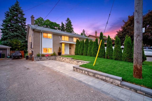 121 Saint Lucie Drive, Toronto W05