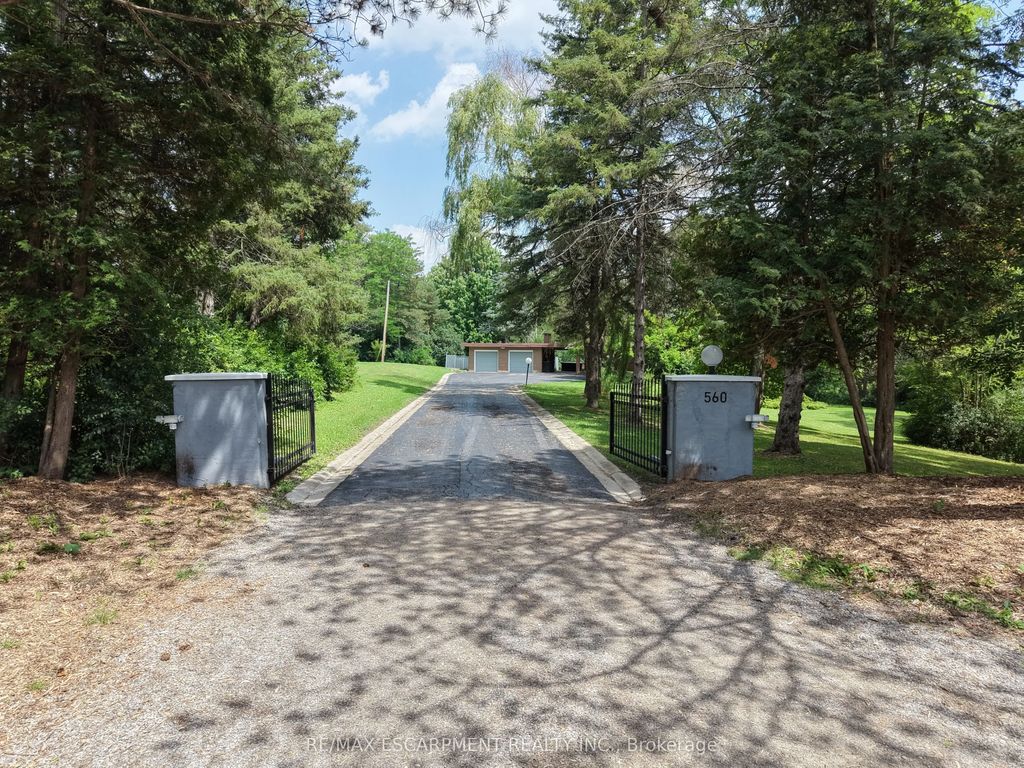 560 Crane Court, Burlington