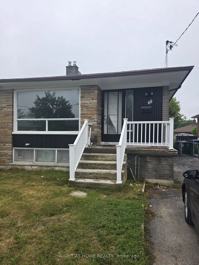 68 Elnathan Crescent Main, Toronto W05