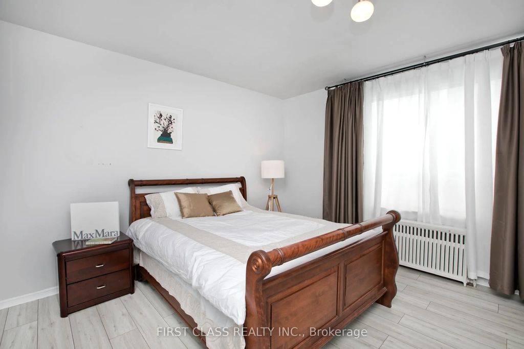 2910 Keele Street, Toronto W05