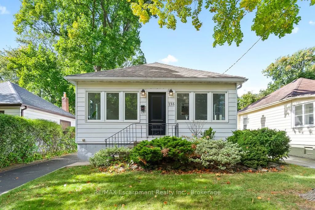 135 Deane Avenue, Oakville