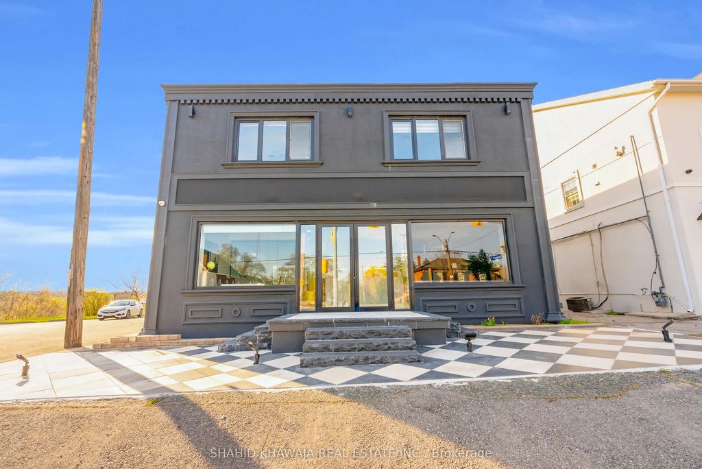 1563 Dundas Street W, Mississauga