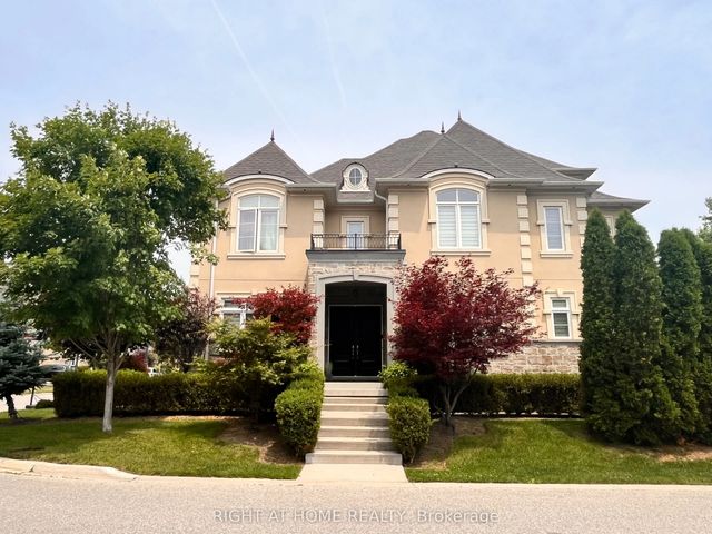 11 Fairmont Close, Brampton