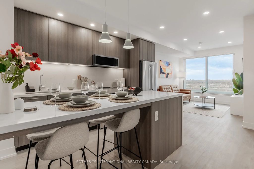 29 York Garden Way 1404, Toronto W04