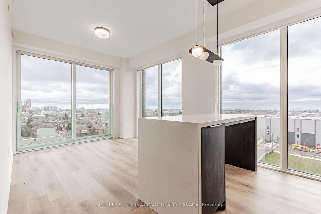 5 York Garden Way 908, Toronto W04