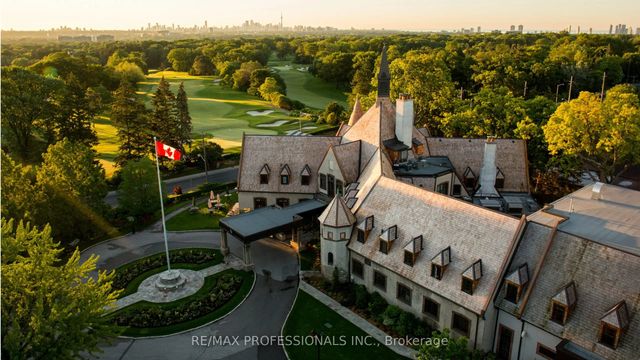 10 Woodmere Court, Toronto W08