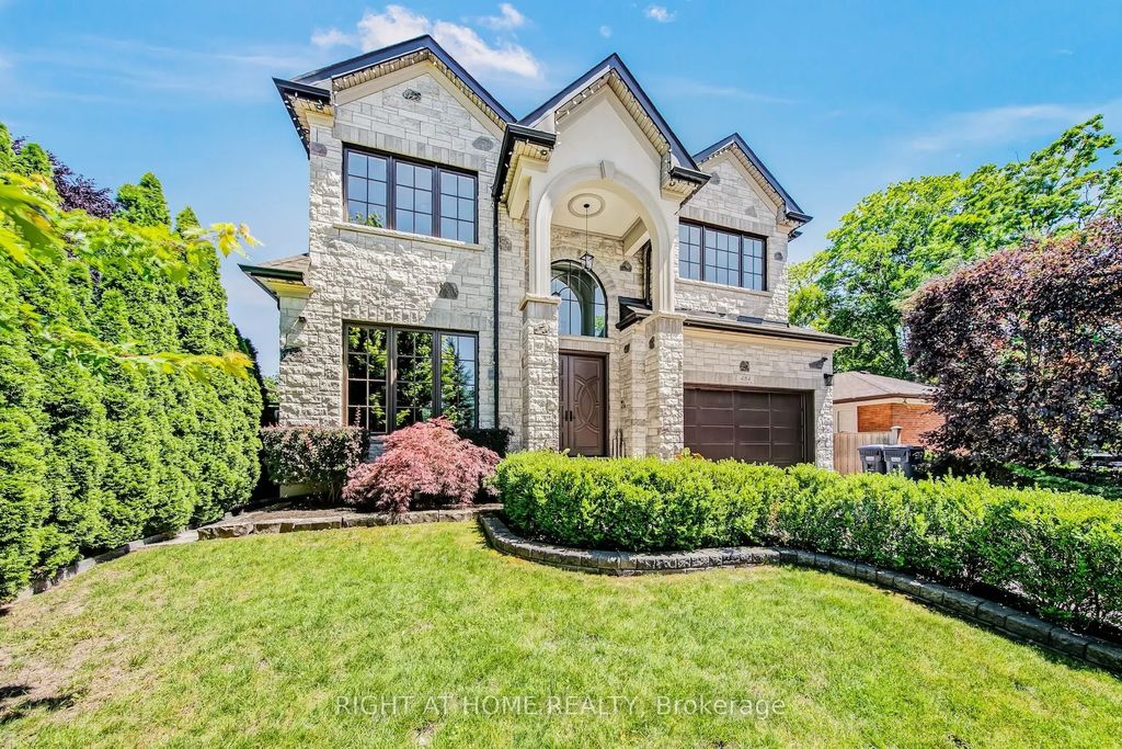484 Avonwood Drive, Mississauga