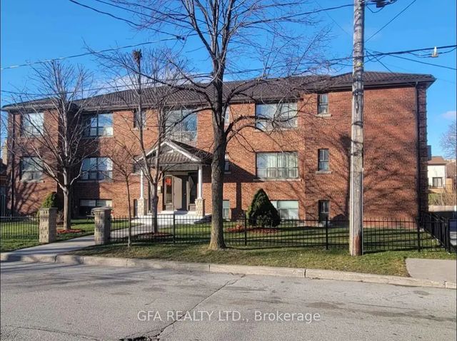 16 Arrowsmith Avenue B, Toronto W04